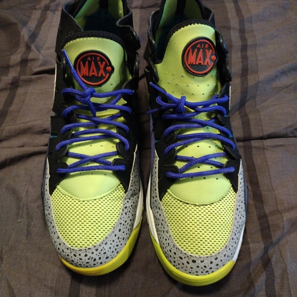 Nike Air Max Sneakers with Neon and Blue Accents (Replacement Box)